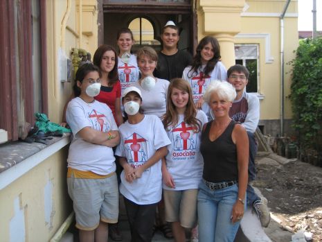 Tineri voluntari